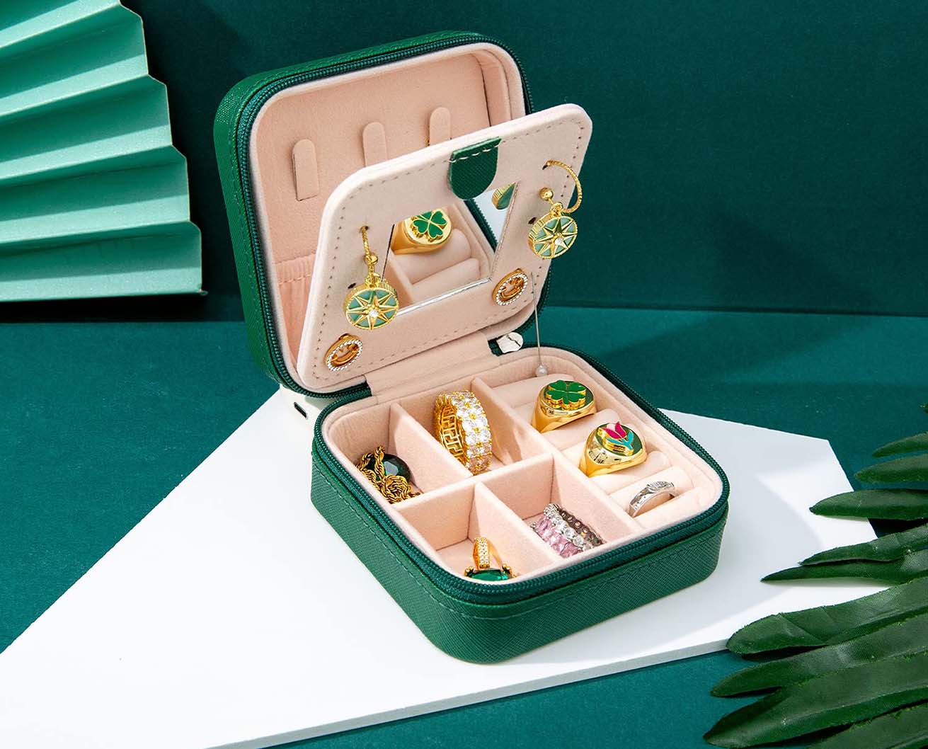 KElofoN Travel Jewelry Case and Organizer with Mirror – A Heartwarming Choice for Women and Girls