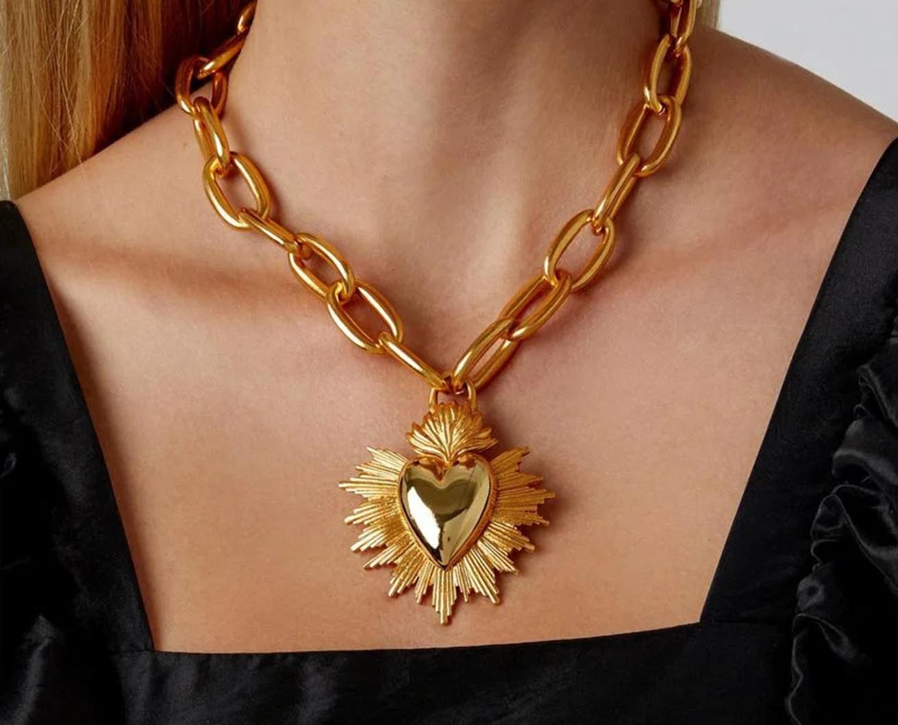 The Alluring Luxury of Accessories: The Jewelry Art of Oscar de la Renta